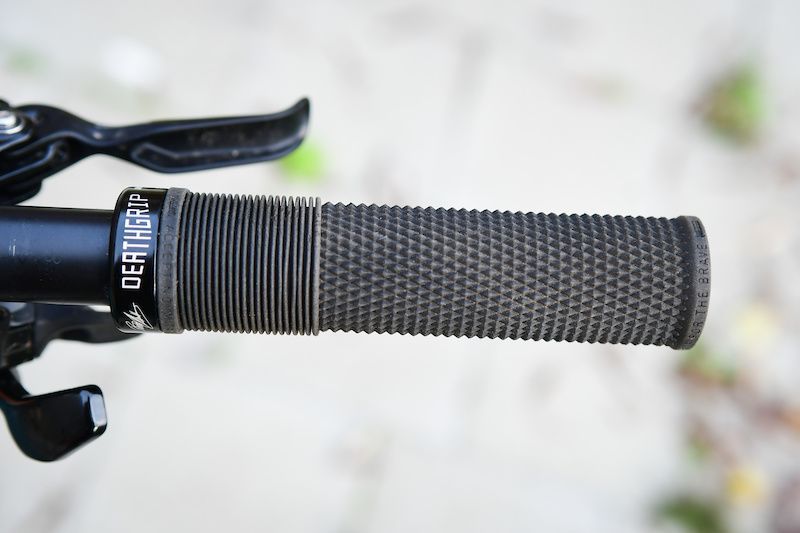 Гріпси DMR Brendog DeathGrip Thick (A20) Flangeless Grey DMR14-G-BREN2-TK-GY фото у BIKE MARKET