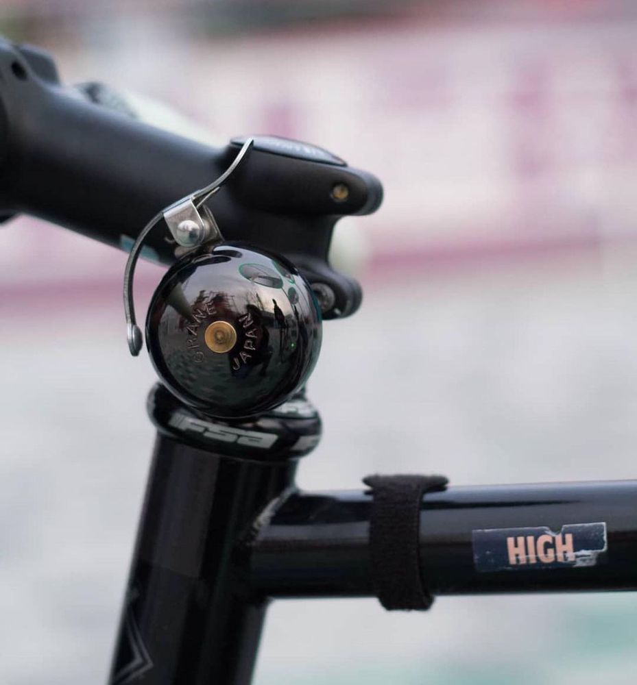 Звонок MINI SUZU CRANE, Neo Black, 45мм латунь, спейсер CR-MSZHS-NBK фото у BIKE MARKET