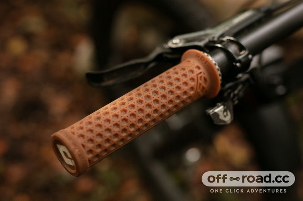Грипси ODI Vans v2.1 Lock-On MTB Closed End 135mm Graphite/Gray Checker D33VNH-G фото у BIKE MARKET