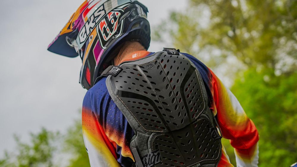 Защита тела TLD ROCKFIGHT CE CHEST PROTECTOR BLACK XS/S 584003001 фото у BIKE MARKET