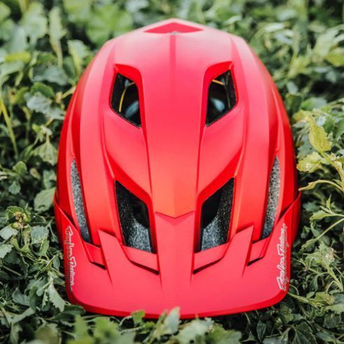 Вело шолом TLD YOUTH FLOWLINE HELMET; POINT BLACK / CHARCOAL OSFA 113540050 фото у BIKE MARKET